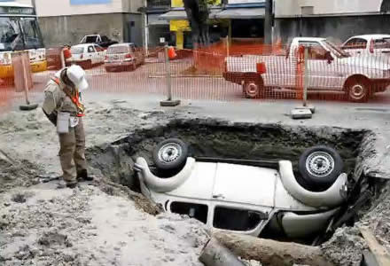 volkswagon-beetle-crash volkswagon beetle crash The World’s Worst Drivers and Best Car Accidents